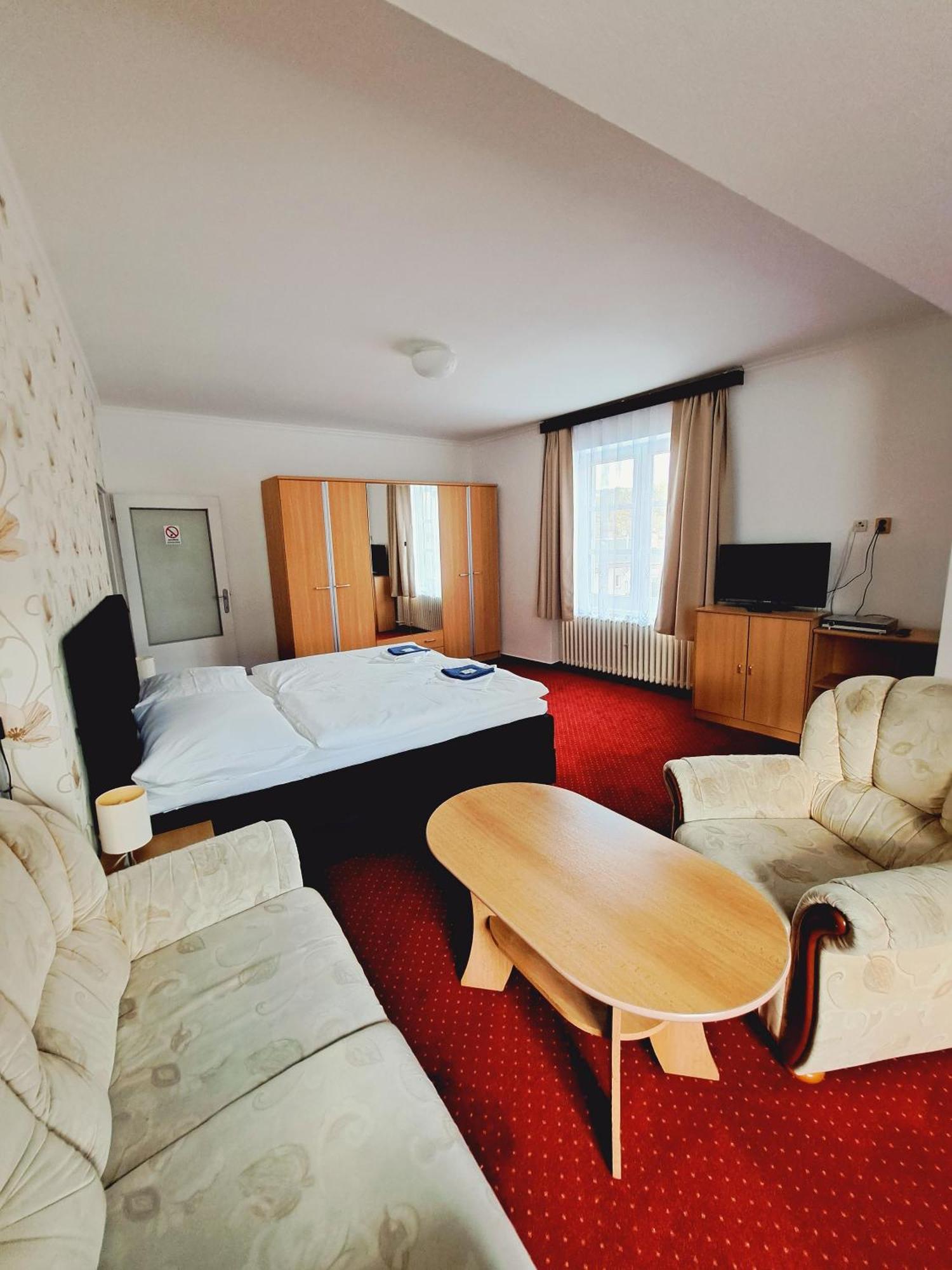 Hotel Grand Tanvald Exterior photo